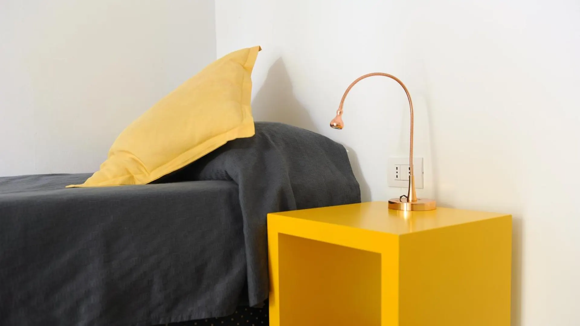 Homestay Room Sant Ambrogio With Private Terrace In Shared Flat Milan
